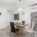 Bella * Rijeka